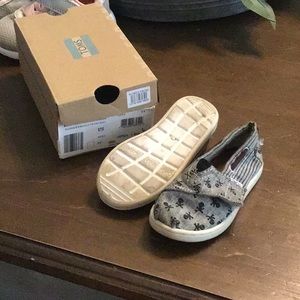 Toddler boy toms
